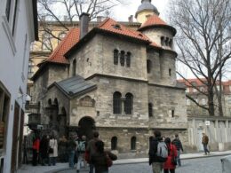 Sinagoga antiga-nova em Praga