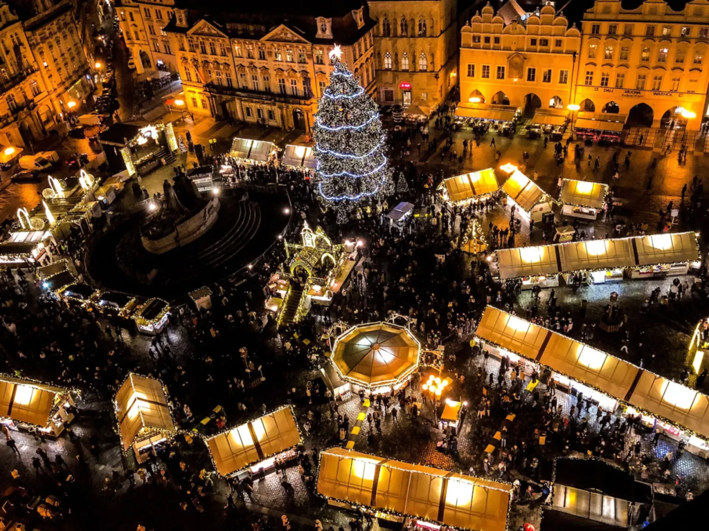 Mercadillos navideños en la Plaza de la República de Praga