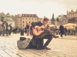 Muzician în Piața Orașului Vechi