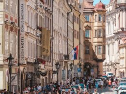 Den gamle bydel i Prag om sommeren