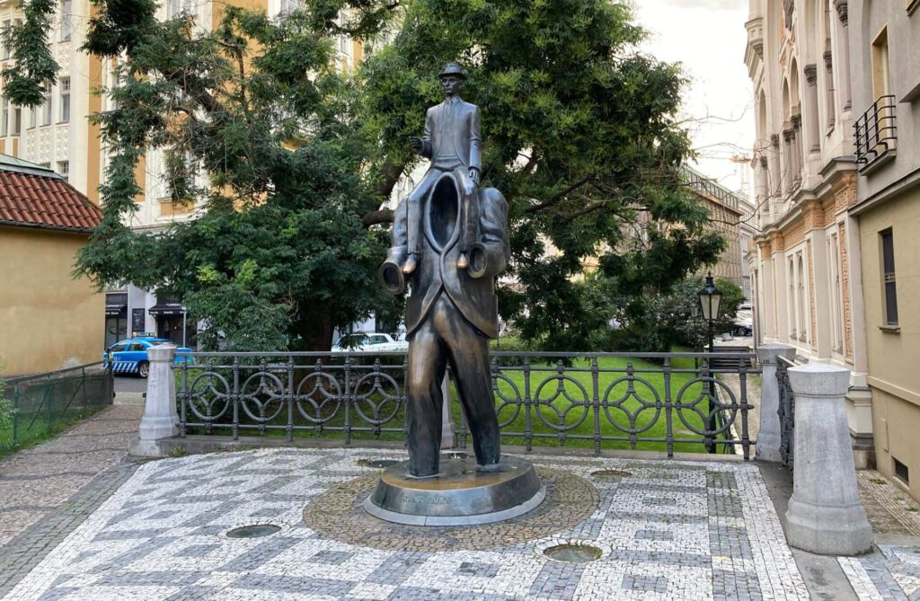 Franz Kafka szobra Prágában