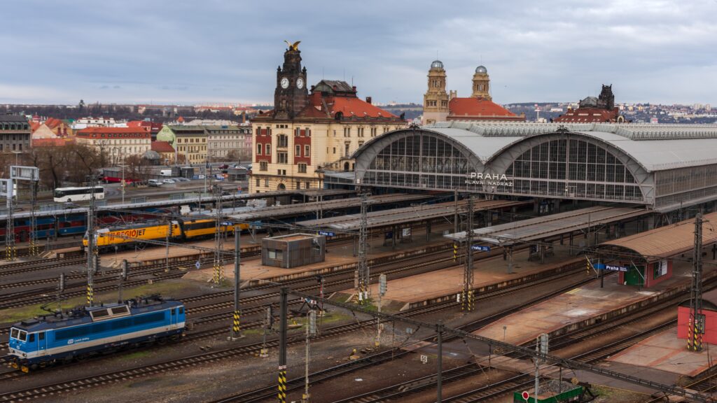Estação ferroviária de Praga