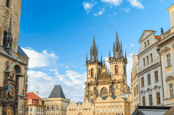 Vreemde dingen om te doen in Praag: Oude Stadsplein met de Astronomische Klok.