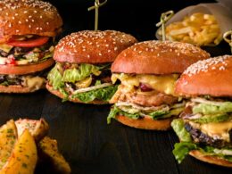 Dacă vă aflați în Praga și sunteți dornici să vă cufundați în gusturile vibrante ale Statelor Unite și Americii Latine, nu căutați mai departe de America Street Food Festival. Programat pentru sâmbătă, 15 martie 2025