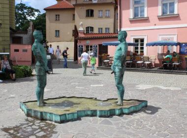 A Exposição Franz Kafka em Praga é uma viagem imersiva e estimulante à vida e aos pensamentos de uma das figuras mais célebres da literatura&#039.
